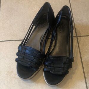 Deal Alert 💕Life Stride Black Open-Toe Woven Strap Flats